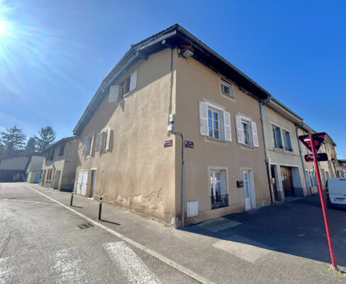 Châtillon-sur-Chalaronne - Immeuble pièce