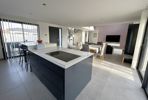 Saint-André-de-Corcy - Maison pièces