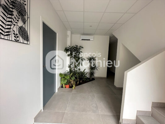 Civrieux - Bureaux pièce