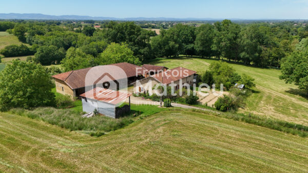 Saint-Julien-sur-Veyle - Ferme pièces