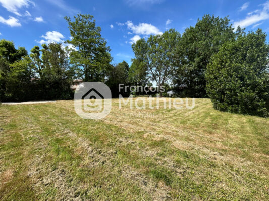 Châtillon-sur-Chalaronne - Terrain pièce