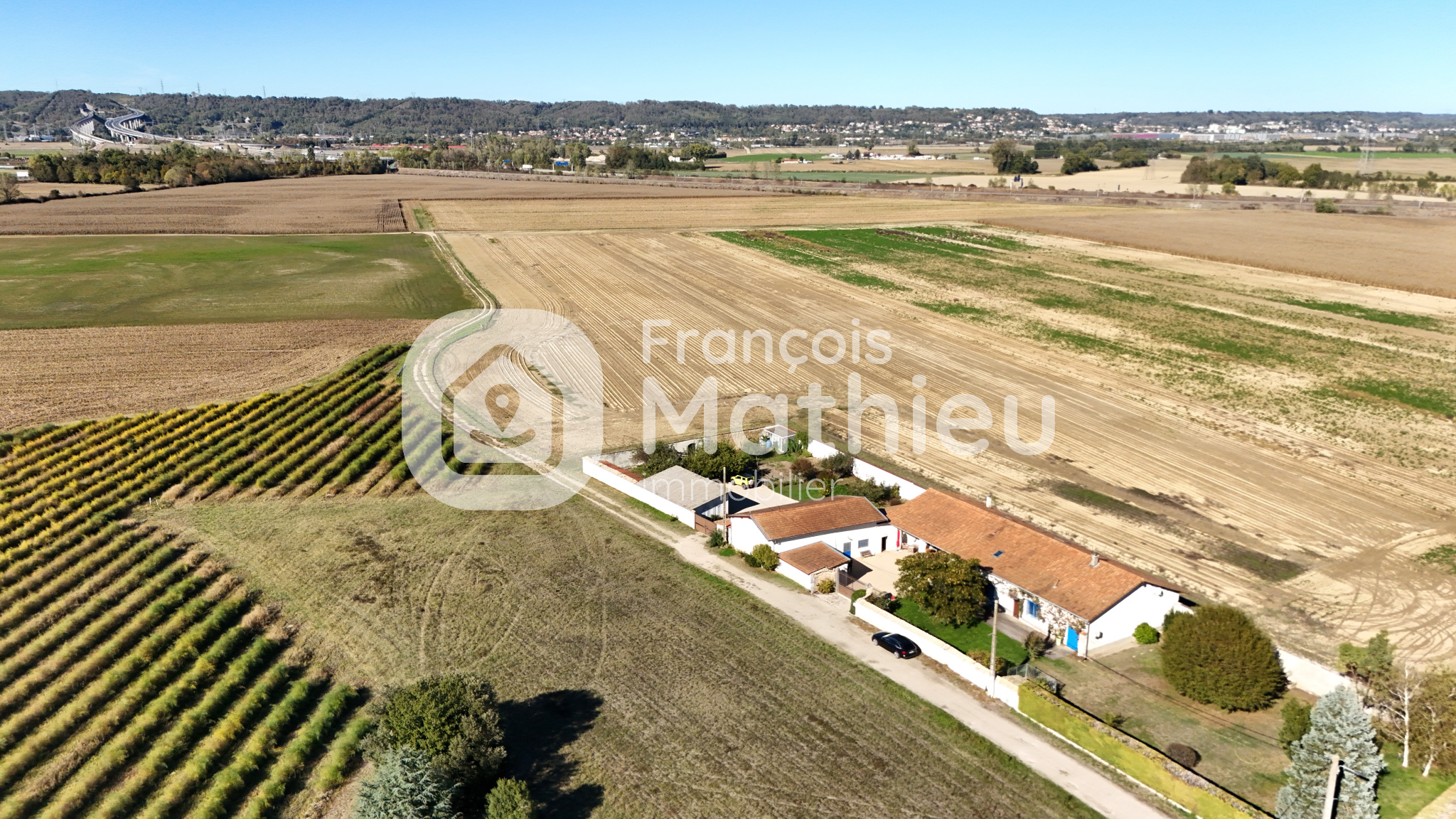 Maison 248 m² · à Niévroz · 248 m² · 695 000 €